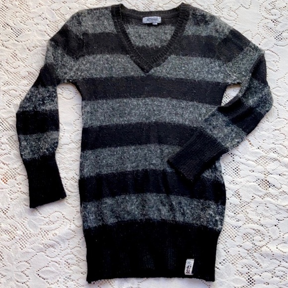 47th  STREET V-NECK STRIPED WOOL SWEATER - Picture 1 of 7